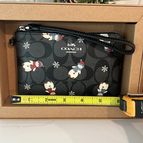 ⛄️🎄CUTE❤️ Coach wristlet Wallet - Picture 6 of 12